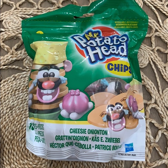 Bundle up with two potato head 🥔 - Picture 3 of 6